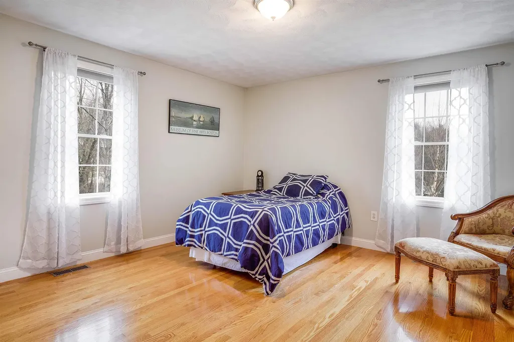 27 Priscilla Way Pelham NH 03076