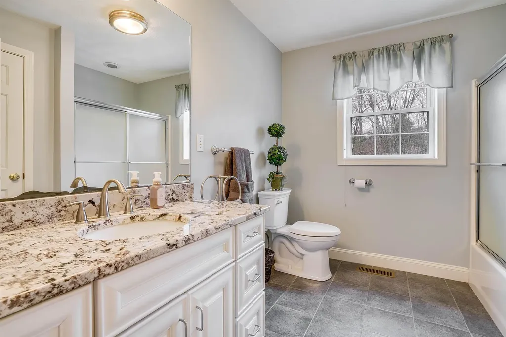 27 Priscilla Way Pelham NH 03076