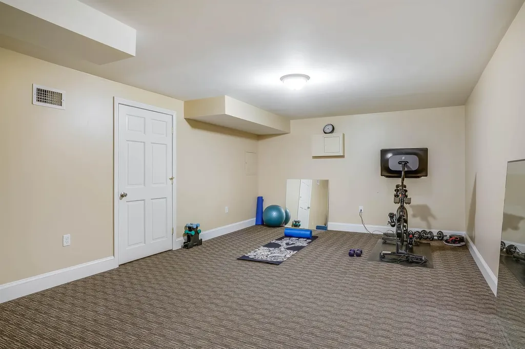 27 Priscilla Way Pelham NH 03076