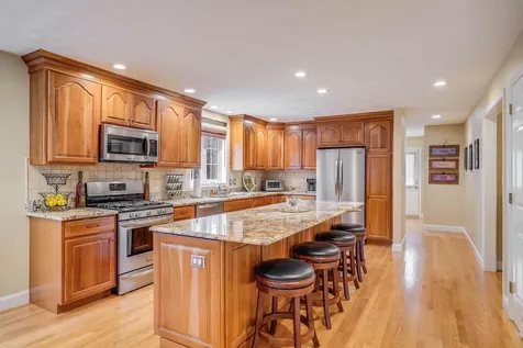 27 Priscilla Way Pelham NH 03076