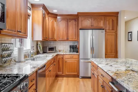 27 Priscilla Way Pelham NH 03076
