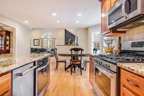 27 Priscilla Way Pelham NH 03076