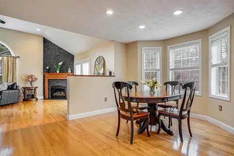 27 Priscilla Way Pelham NH 03076