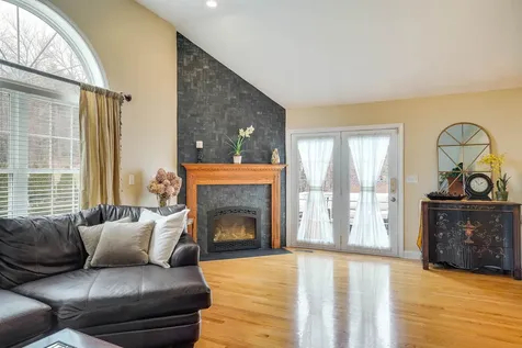 27 Priscilla Way Pelham NH 03076