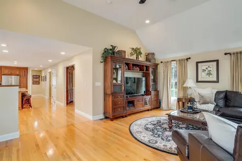 27 Priscilla Way Pelham NH 03076