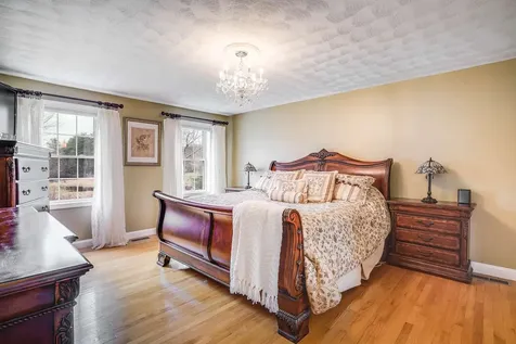 27 Priscilla Way Pelham NH 03076