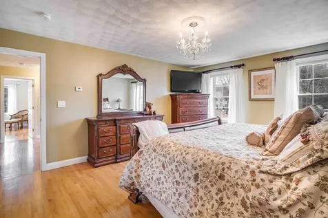 27 Priscilla Way Pelham NH 03076