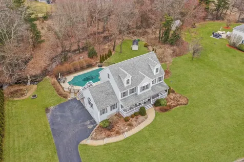 27 Priscilla Way Pelham NH 03076