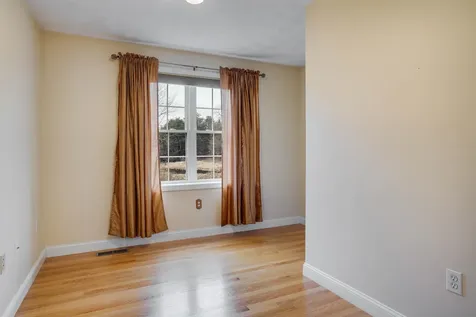 27 Priscilla Way Pelham NH 03076