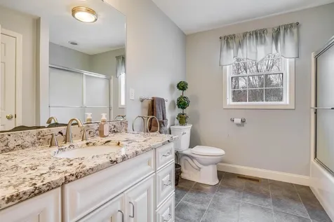 27 Priscilla Way Pelham NH 03076