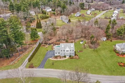 27 Priscilla Way Pelham NH 03076