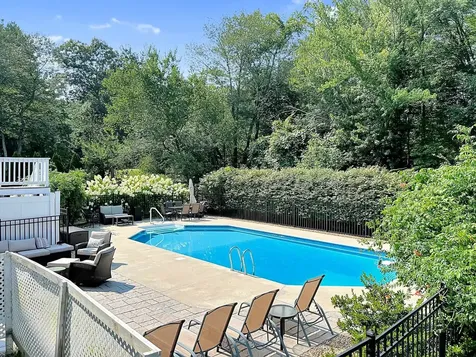 27 Priscilla Way Pelham NH 03076