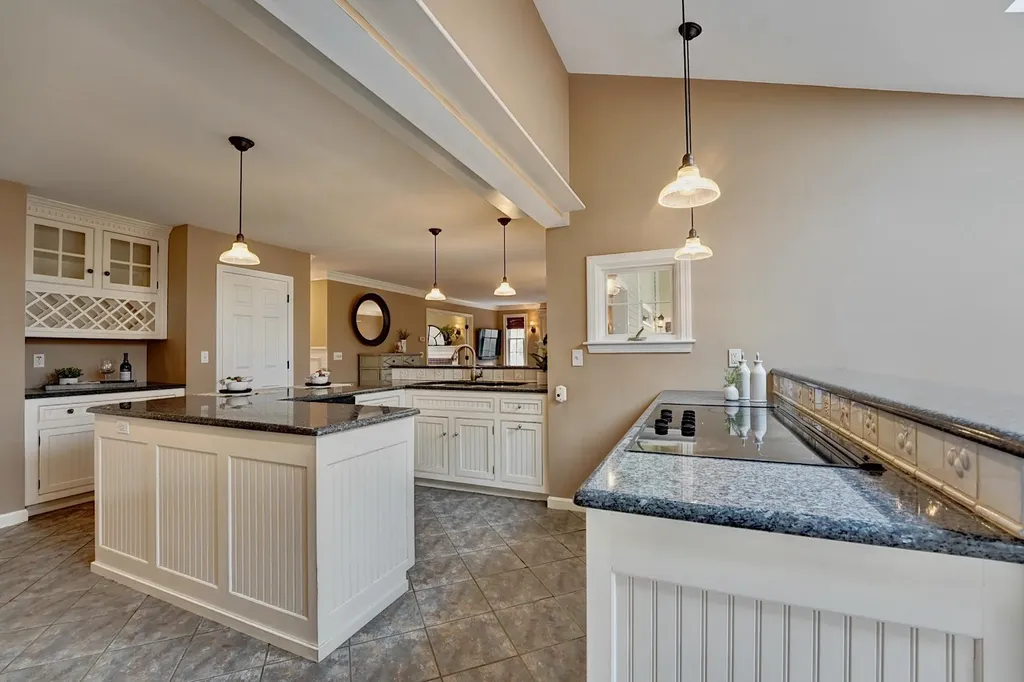 10 Victoria Drive Hampton Falls NH 03844