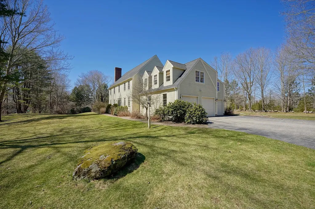10 Victoria Drive Hampton Falls NH 03844