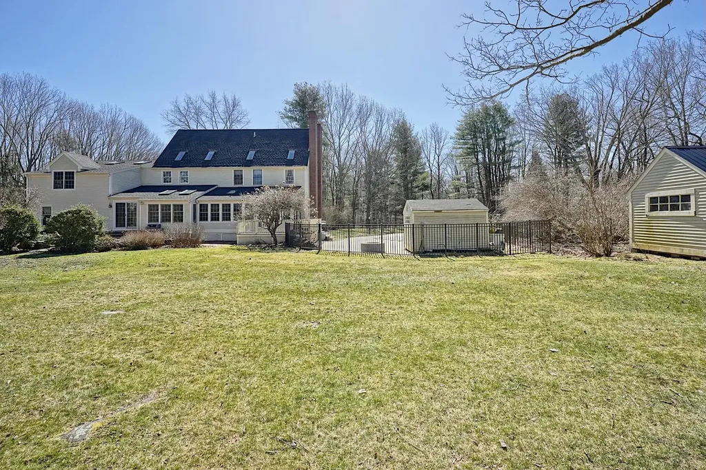 10 Victoria Drive Hampton Falls NH 03844