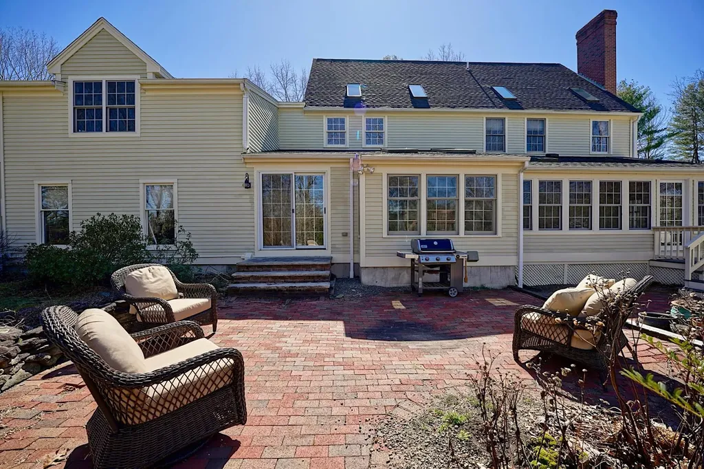10 Victoria Drive Hampton Falls NH 03844