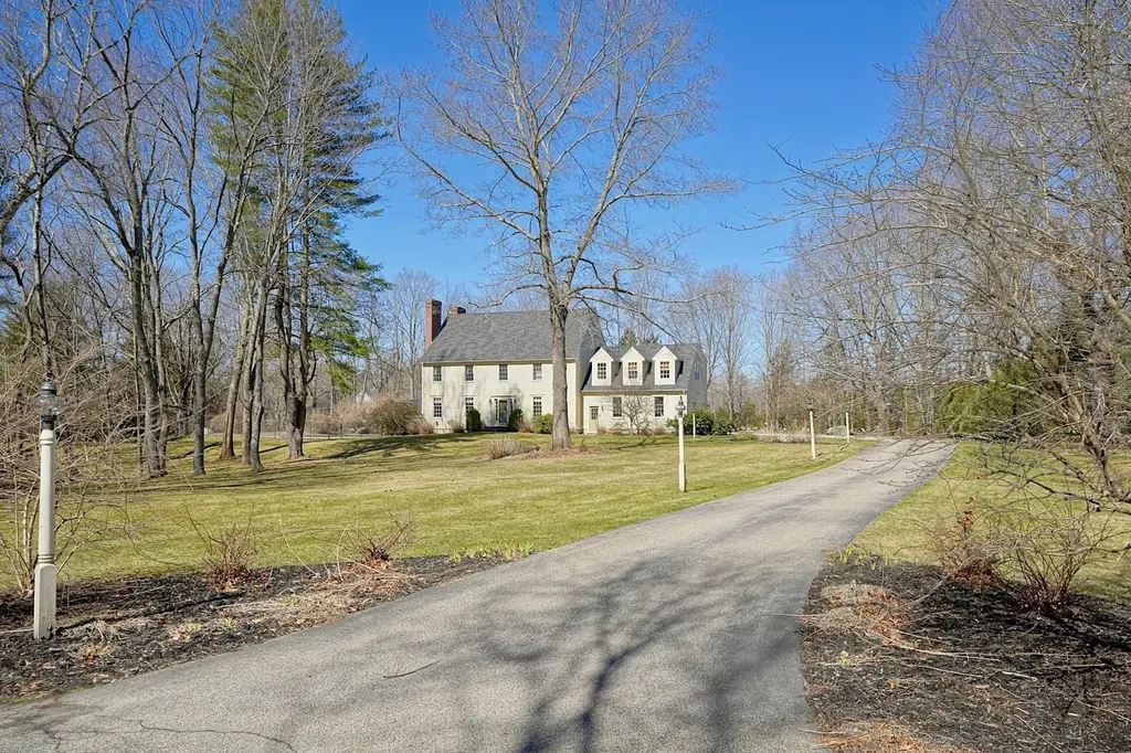 10 Victoria Drive Hampton Falls NH 03844