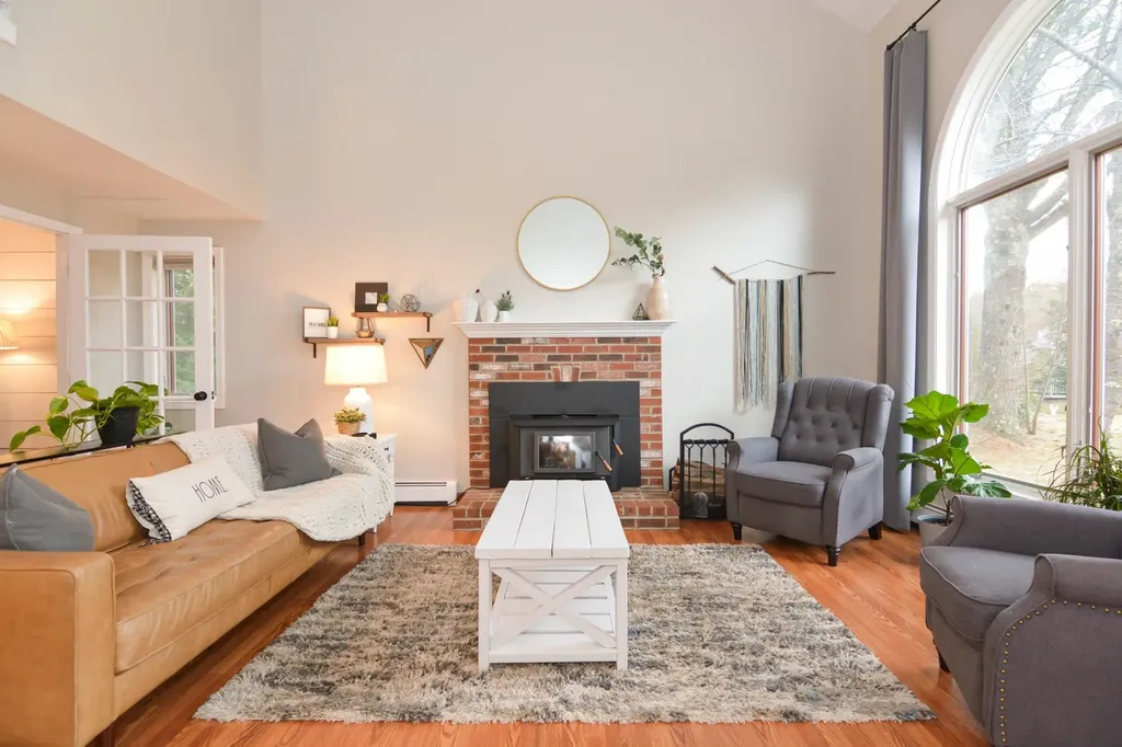 12 Woodside Drive Londonderry NH 03053