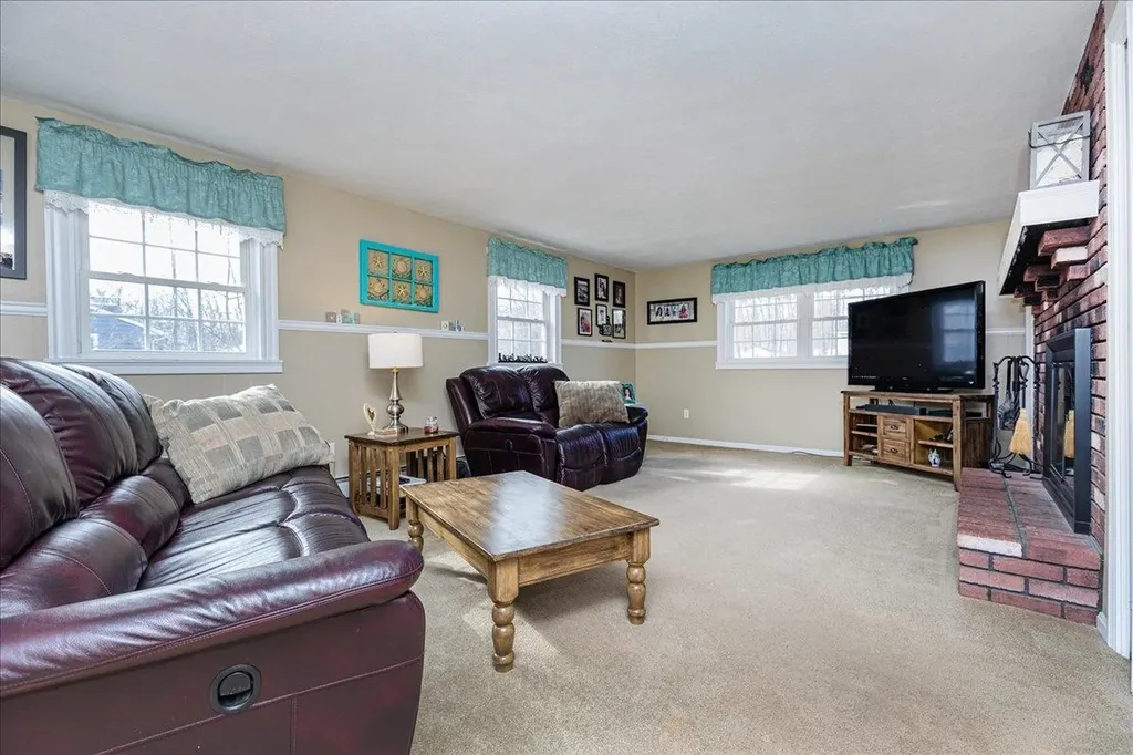 16 Hawthorne Drive Atkinson NH 03811