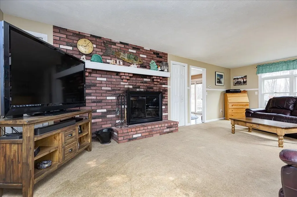 16 Hawthorne Drive Atkinson NH 03811