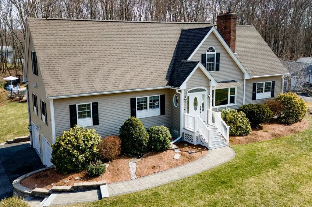 16 Hawthorne Drive Atkinson NH 03811