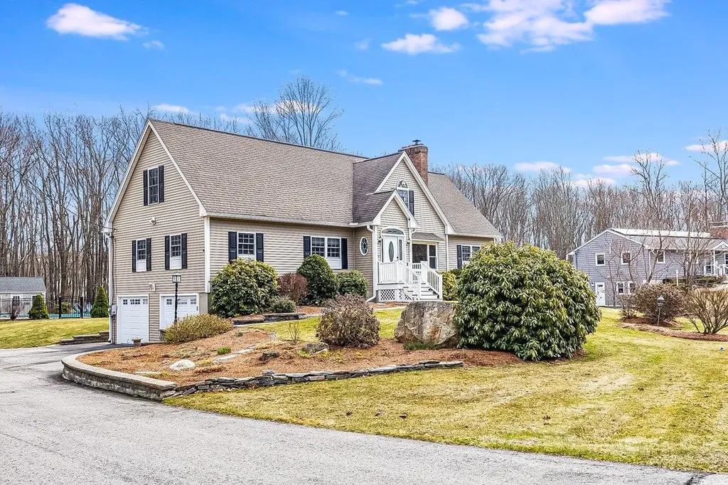 16 Hawthorne Drive Atkinson NH 03811