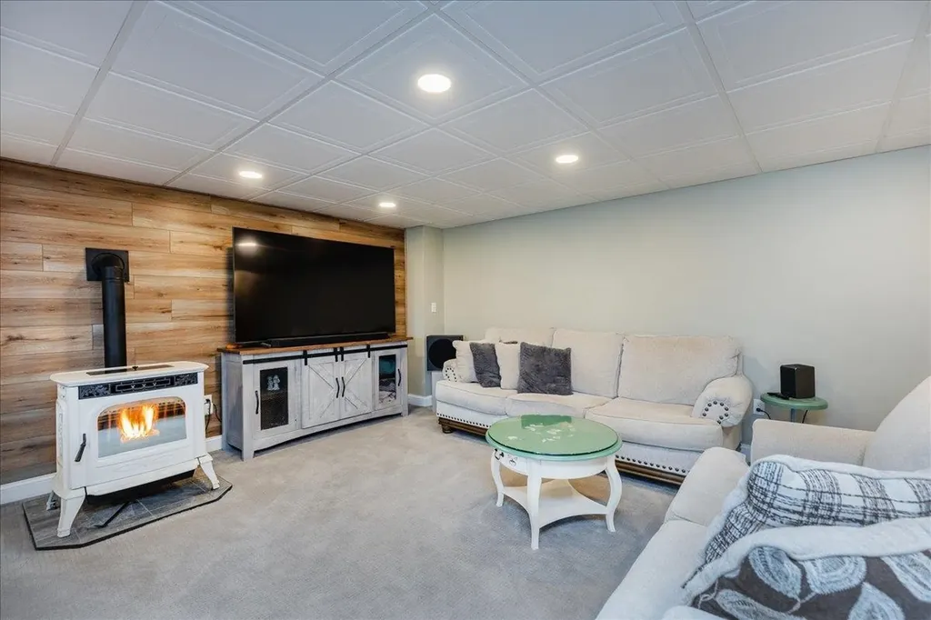 16 Hawthorne Drive Atkinson NH 03811