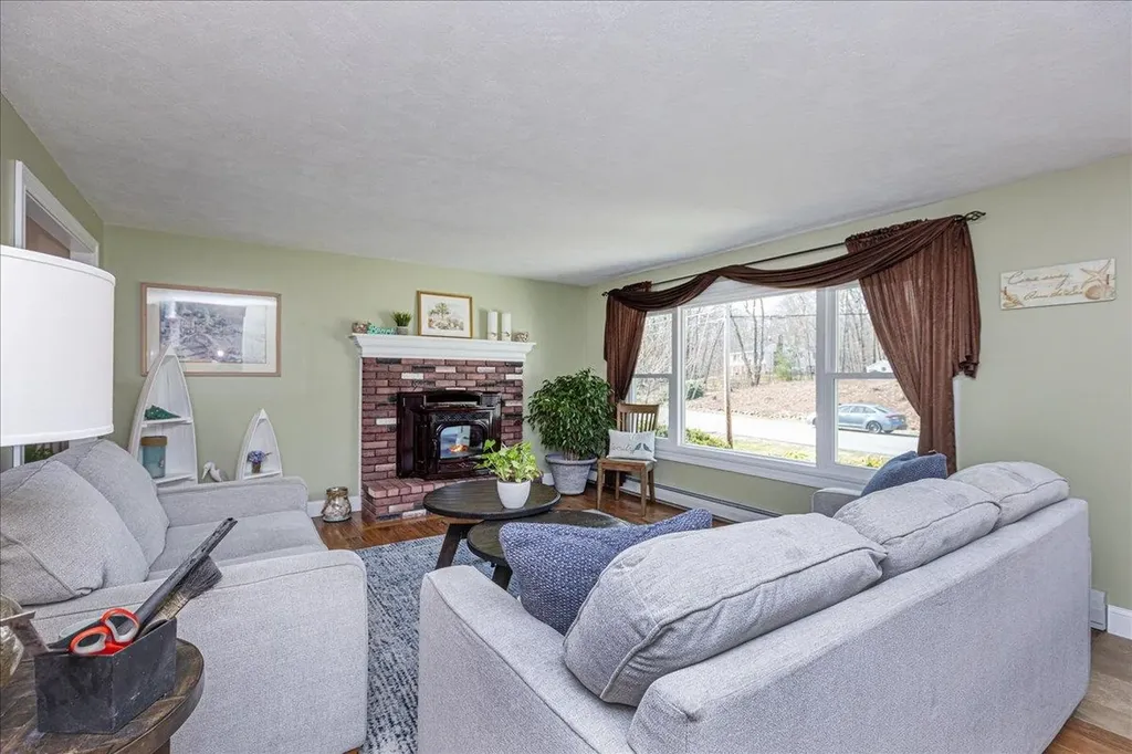 16 Hawthorne Drive Atkinson NH 03811