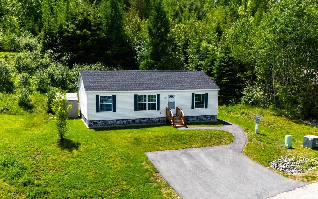 9 Victoria Lane Berlin NH 03570