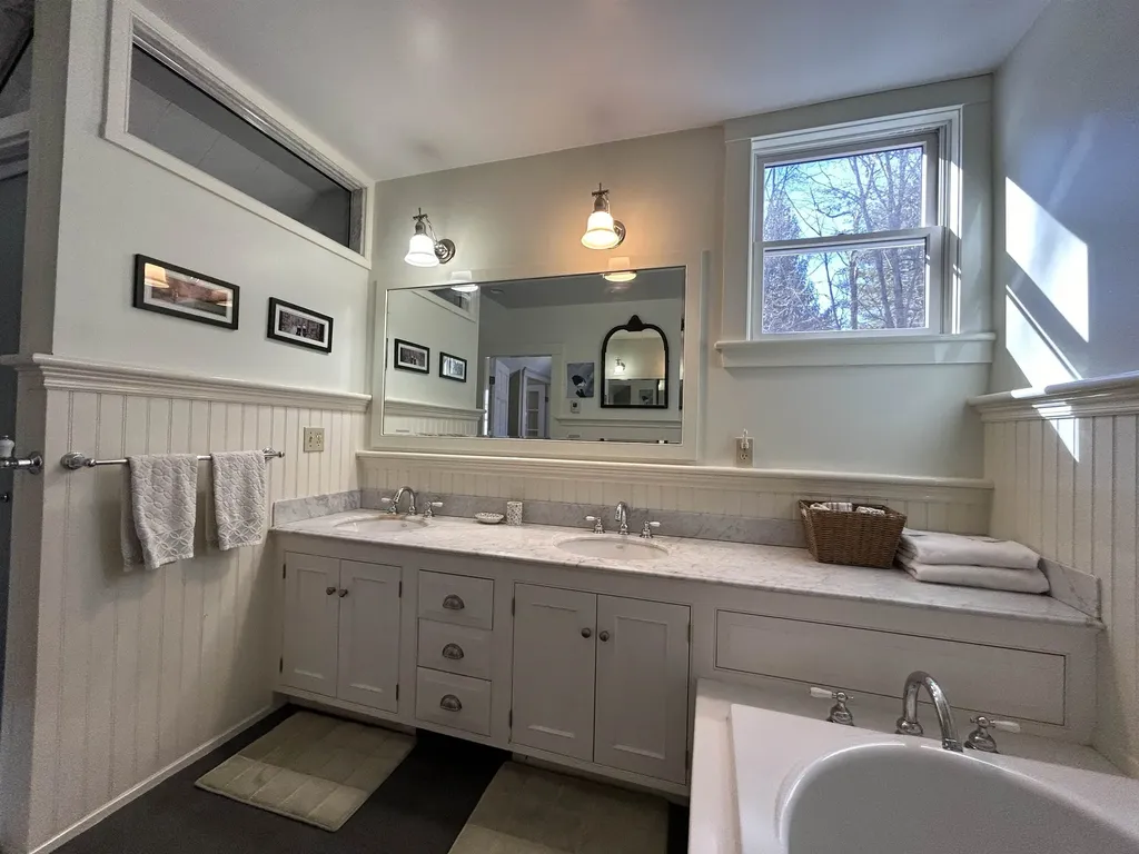 5 Carriage Drive Exeter NH 03833
