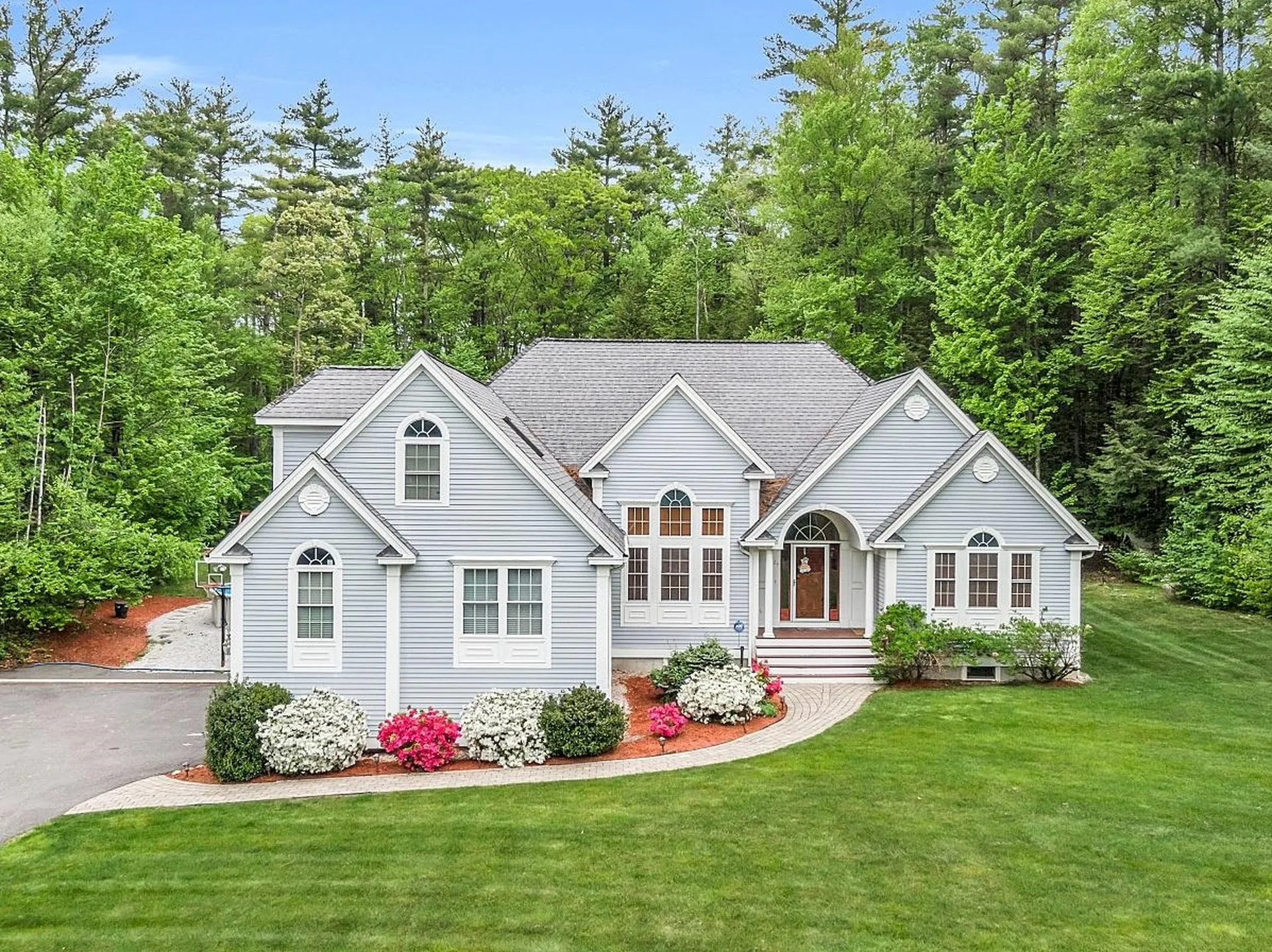 24 Gulf Road Derry NH 03038
