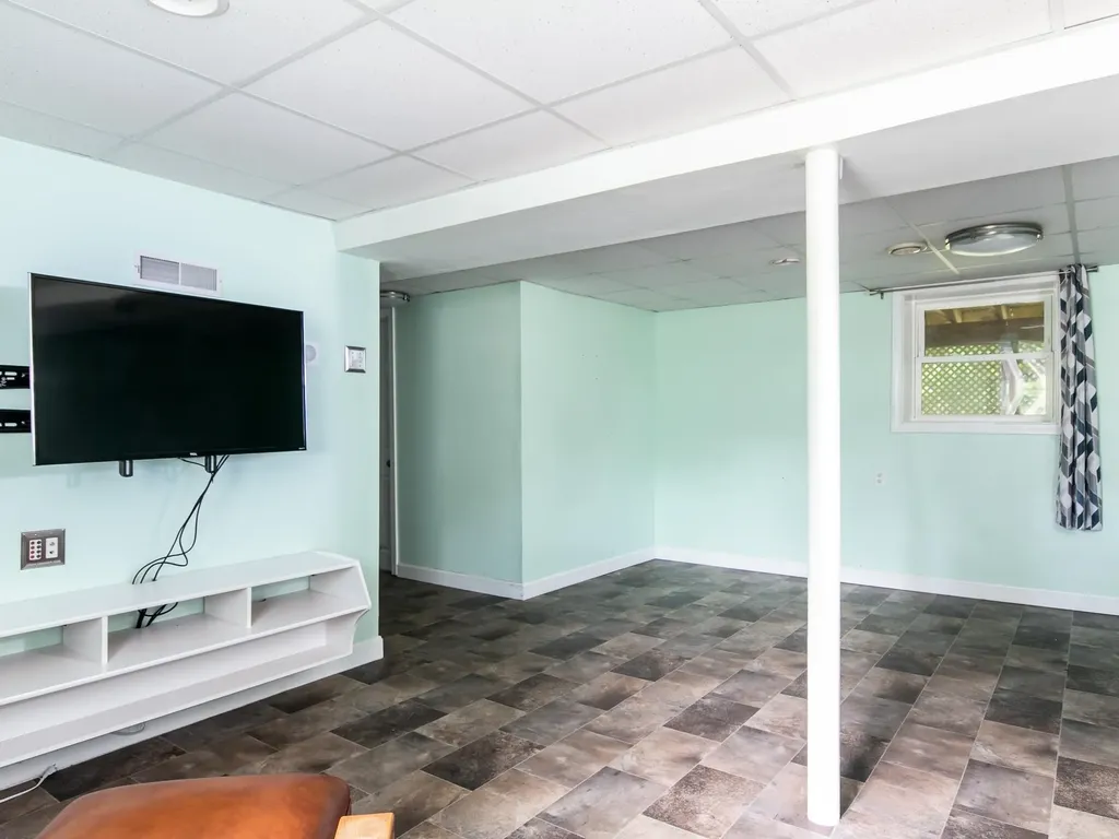 44 Cambridge Road Nashua NH 03062