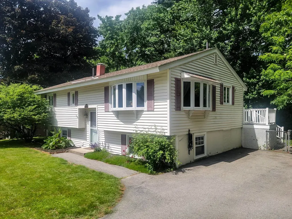 44 Cambridge Road Nashua NH 03062