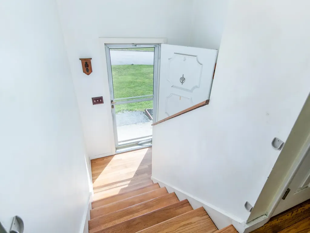 44 Cambridge Road Nashua NH 03062
