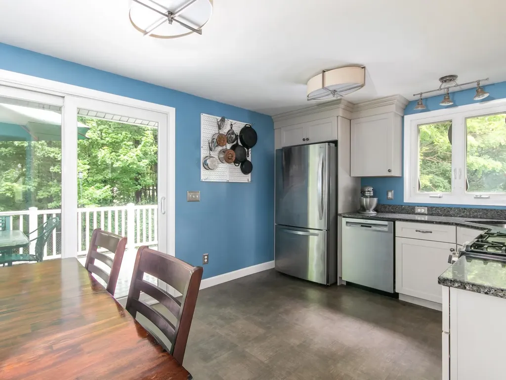 44 Cambridge Road Nashua NH 03062
