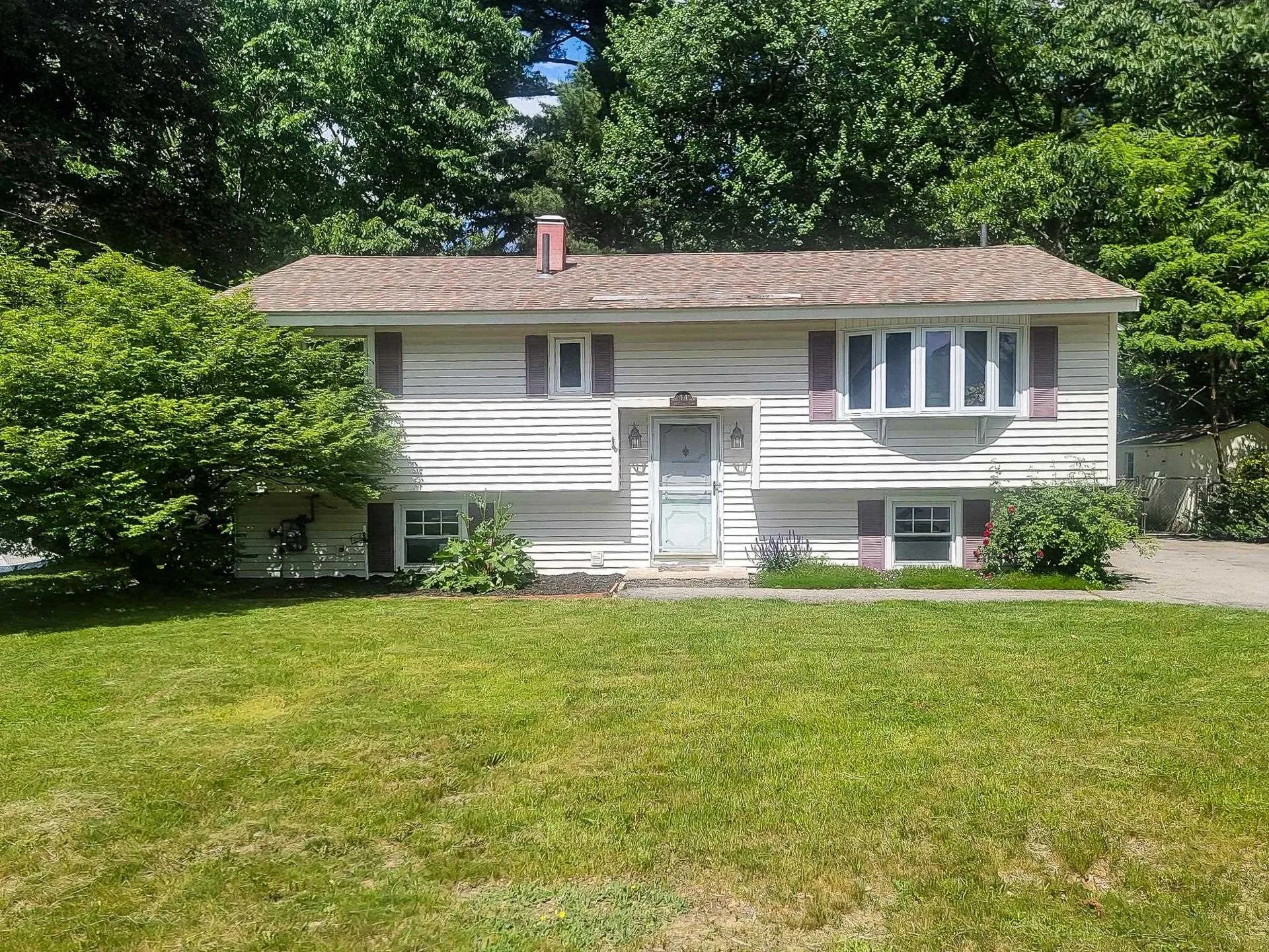 44 Cambridge Road Nashua NH 03062