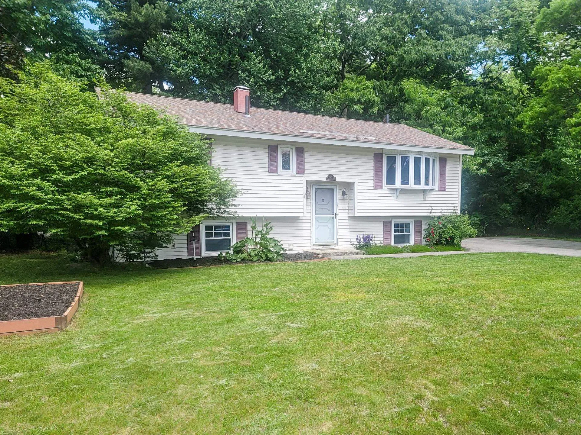 44 Cambridge Road Nashua NH 03062