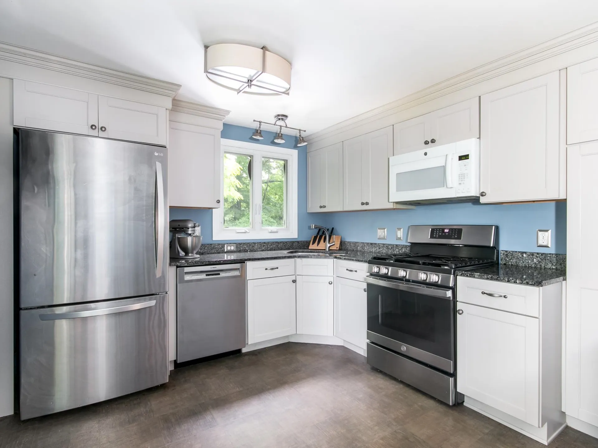 44 Cambridge Road Nashua NH 03062