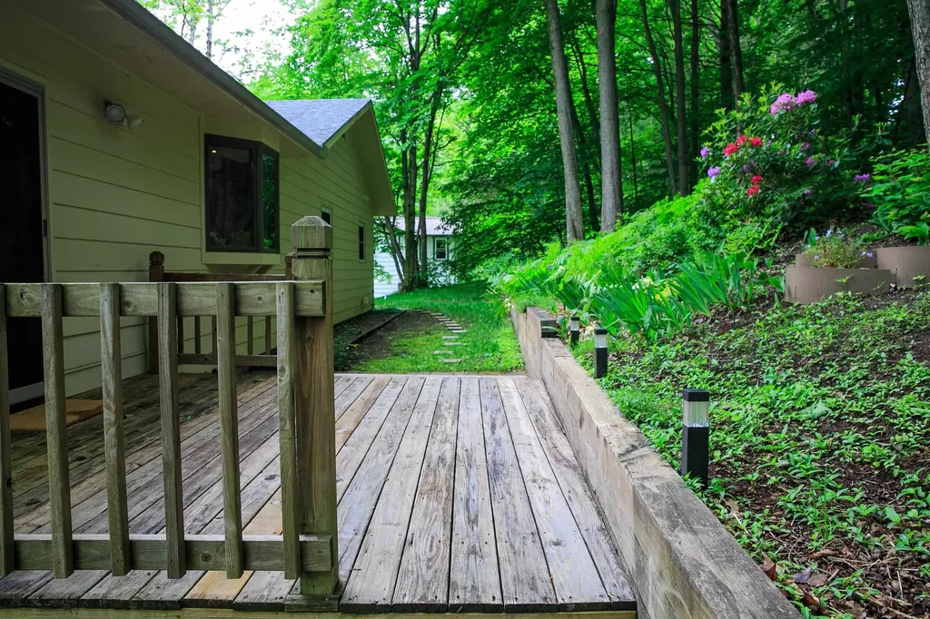 10 Greenbriar Drive Essex VT 05452