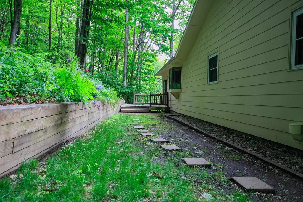 10 Greenbriar Drive Essex VT 05452