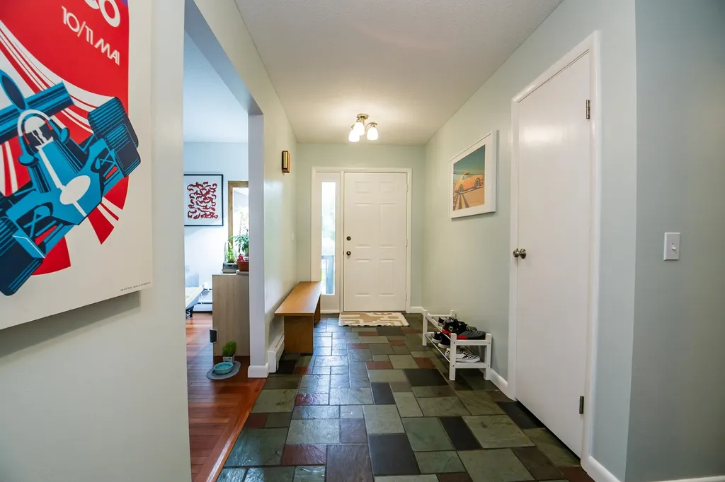 10 Greenbriar Drive Essex VT 05452