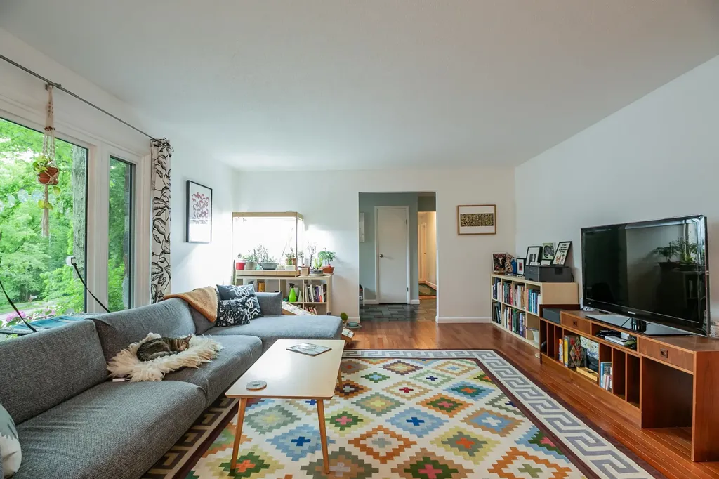 10 Greenbriar Drive Essex VT 05452