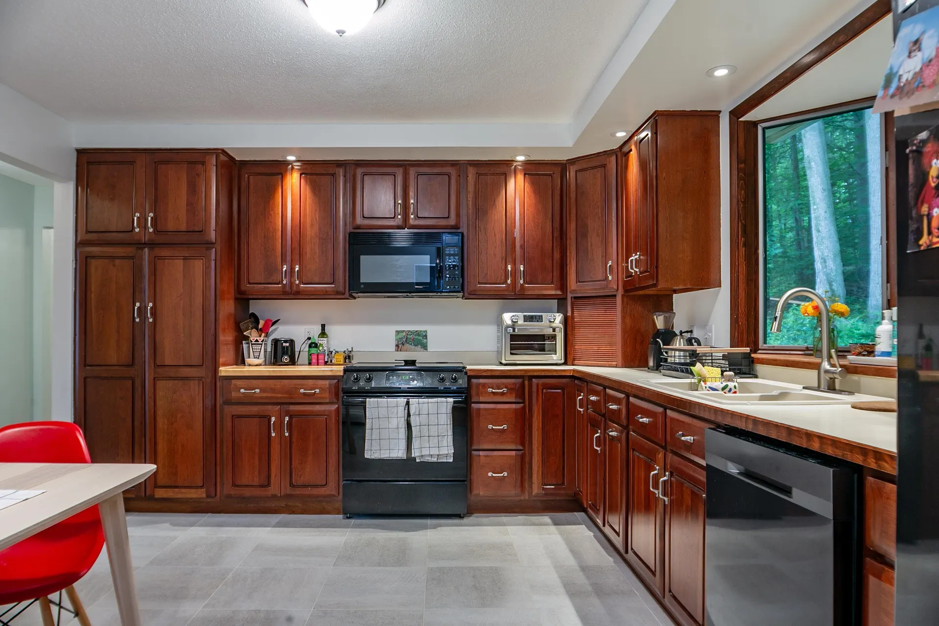 10 Greenbriar Drive Essex VT 05452