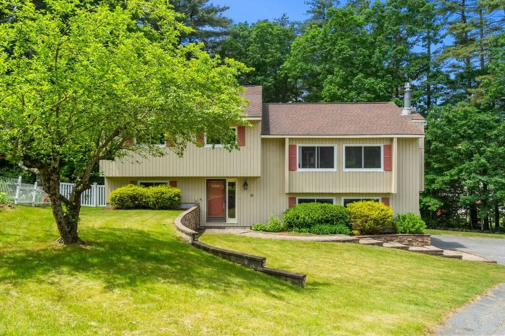 19 Madera Circle Nashua NH 03062