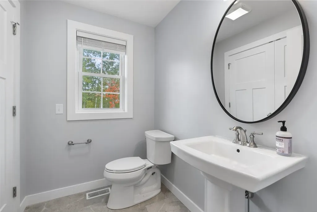 15 Echo Farm Drive Epping NH 03042