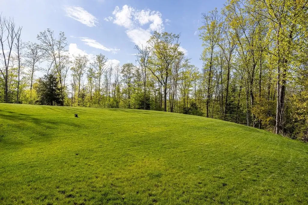 15 Echo Farm Drive Epping NH 03042