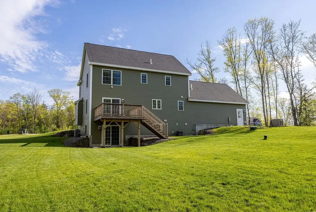 15 Echo Farm Drive Epping NH 03042