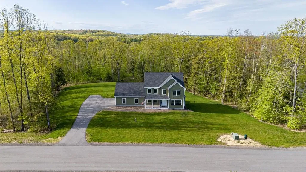 15 Echo Farm Drive Epping NH 03042