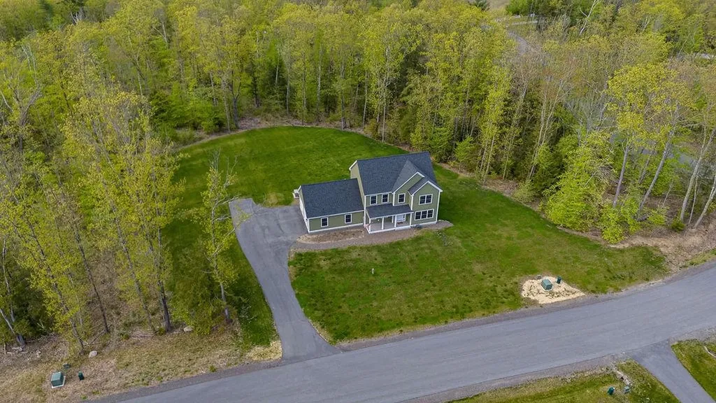 15 Echo Farm Drive Epping NH 03042