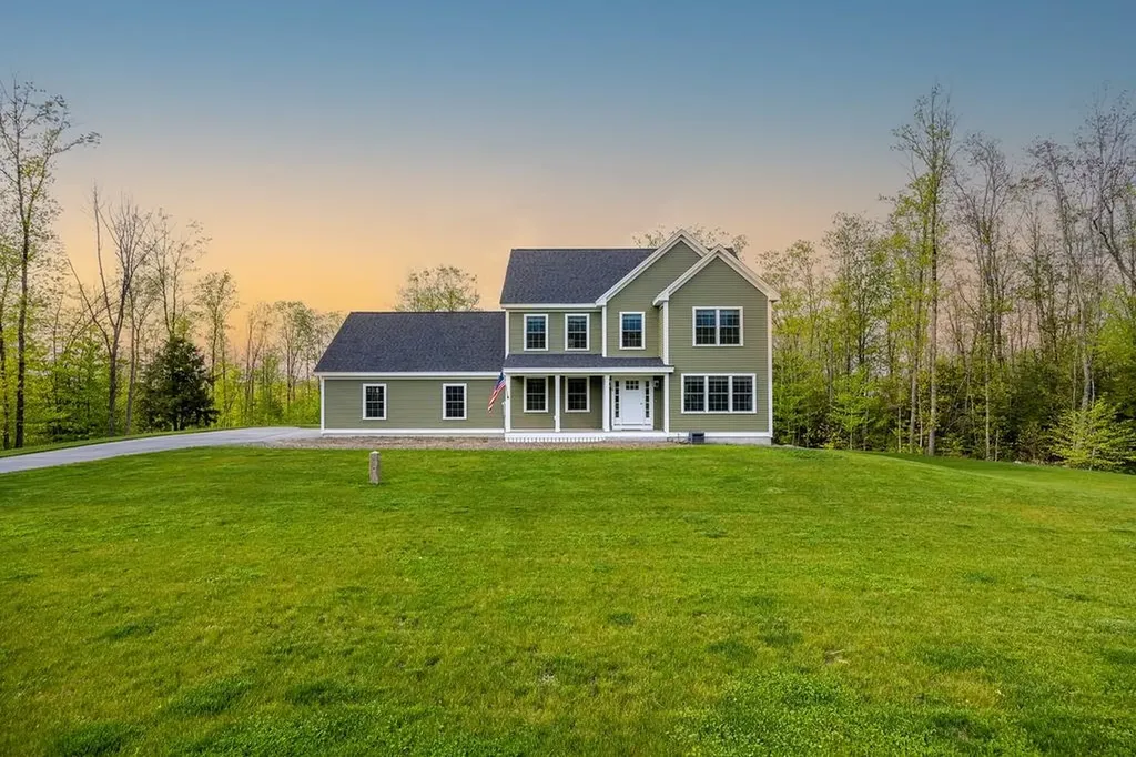 15 Echo Farm Drive Epping NH 03042